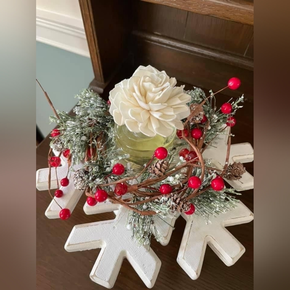 Scentsy Christmas Cottage Dahlia Darling Fragrance Flower
